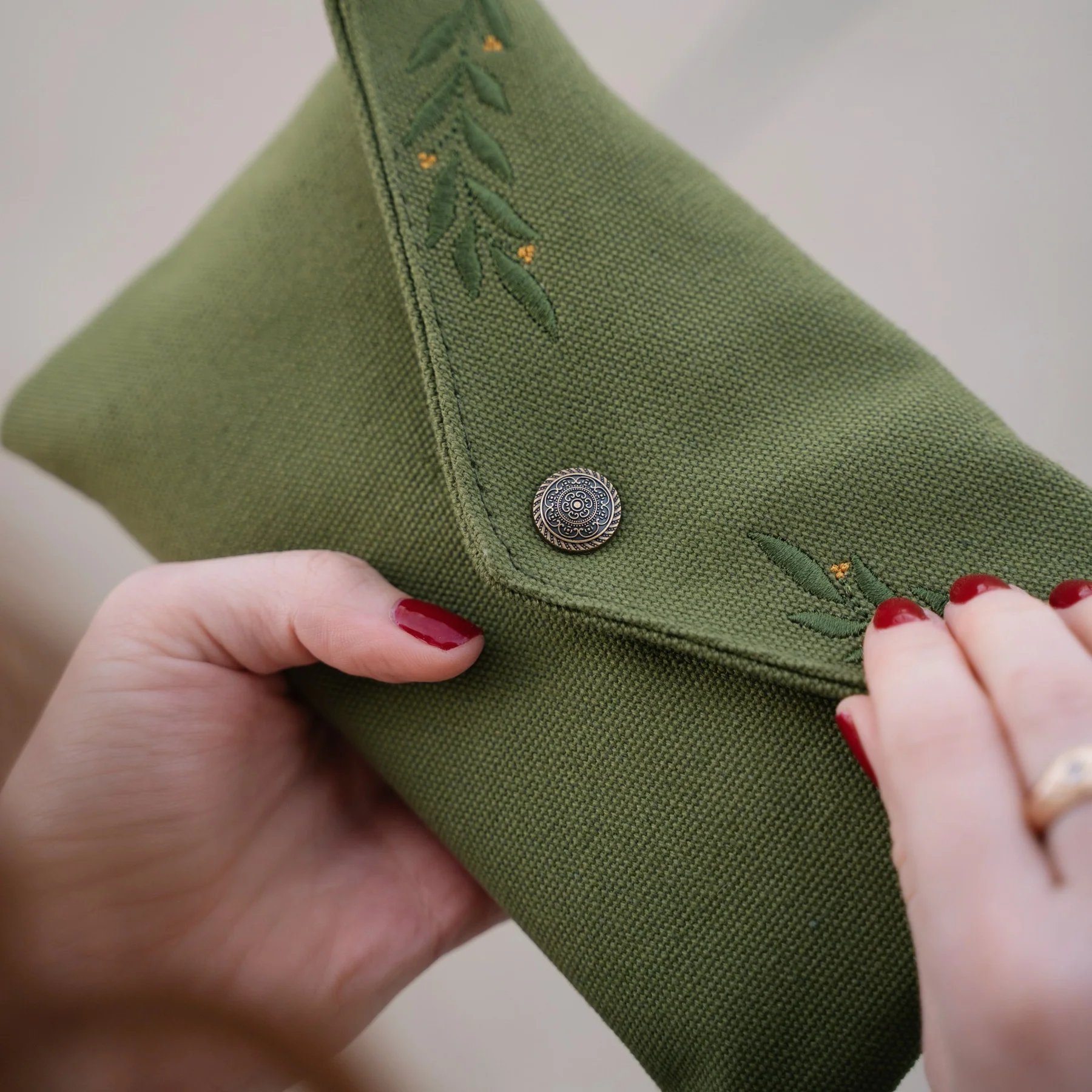 Enchanted Chapters Pouch - Image 4