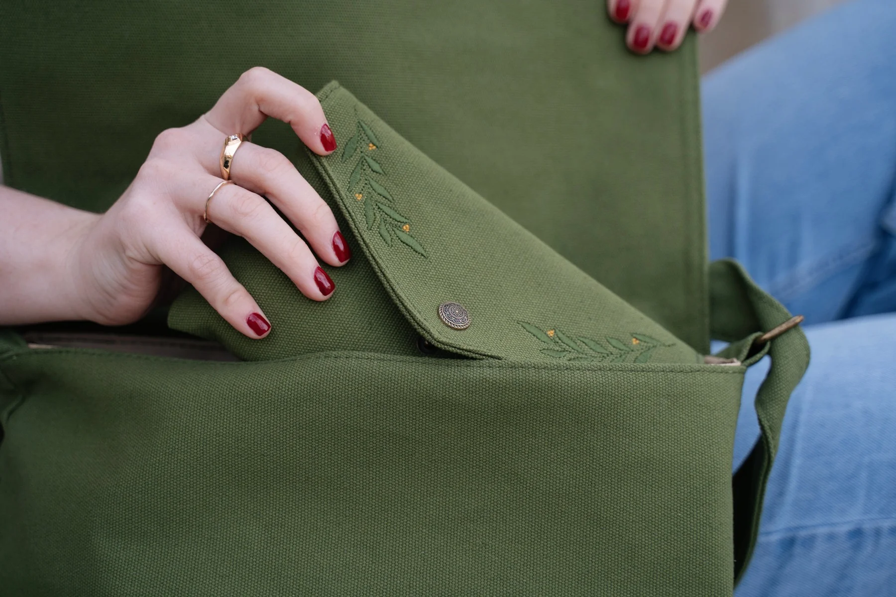 Enchanted Chapters Pouch - Image 5